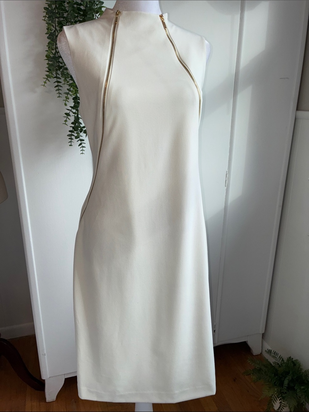 Calvin Klein Ivory Fitted Midi Dress with Gold Zippers in Excellent Condition, 8
